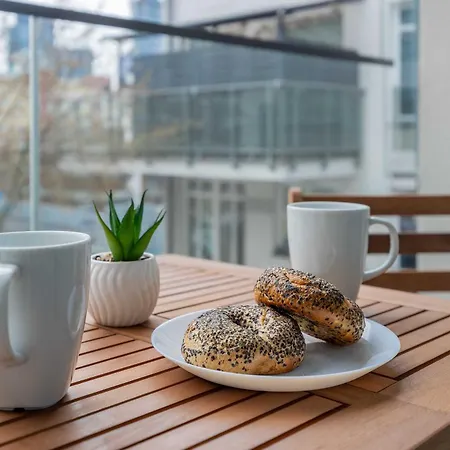 Chronos With Parking And Air Conditioning In Wola By Renters Prestige Apartmán *